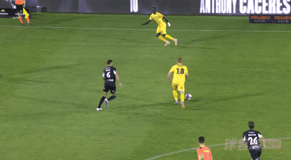 68'乌斯科克惨遭直红! 麦克阿瑟 1- 2中部海岸海员