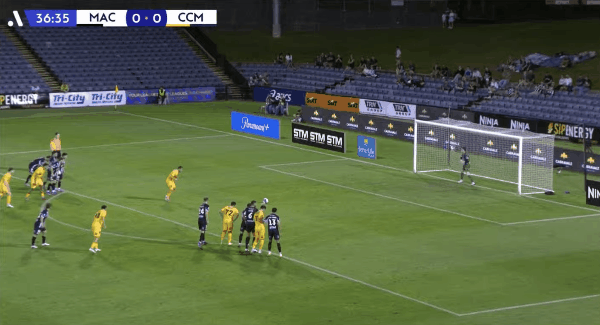 37'麦卡蒙点球破门! 麦克阿瑟 0- 1中部海岸海员