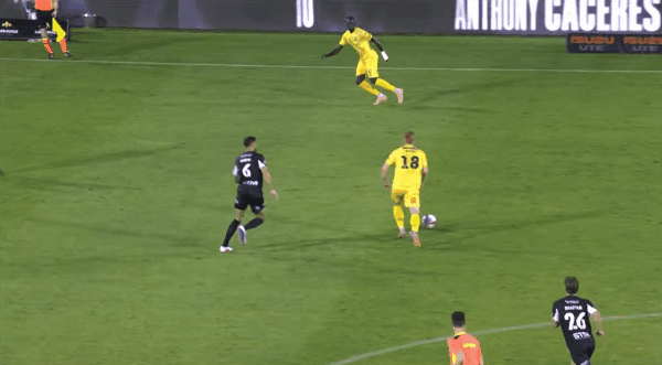 68'乌斯科克惨遭直红! 麦克阿瑟 1- 2中部海岸海员