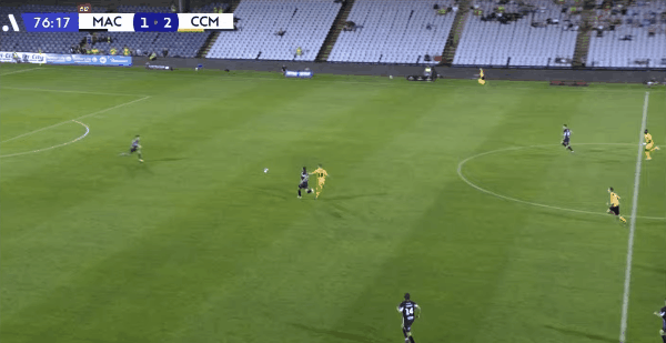 77'罗宾逊惨遭直红! 麦克阿瑟 1- 2中部海岸海员