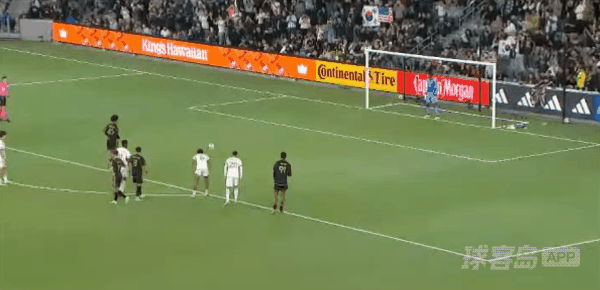 60'马丁内斯点球未进! 洛杉矶FC 1- 0多伦多FC