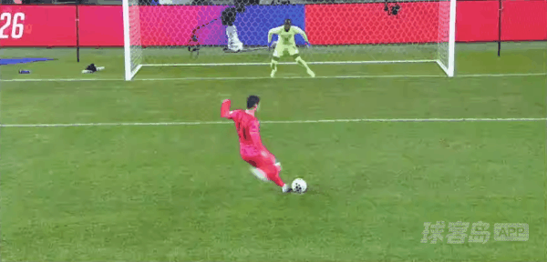 74'黄喜灿点球未进! 韩国 1- 0加纳