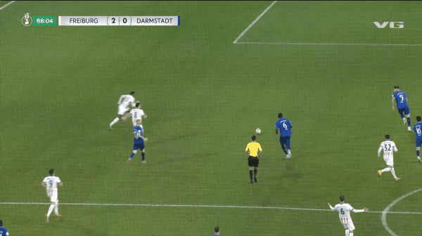 88'马格利卡两黄变一红直接罚下! 弗赖堡 2- 0达姆施塔特