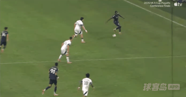 79'西斯尼加惨遭直红! 圣地亚哥FC 1- 3温哥华白帽
