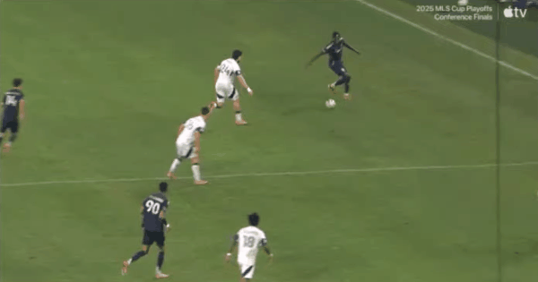 79'西斯尼加惨遭直红! 圣地亚哥FC 1- 3温哥华白帽