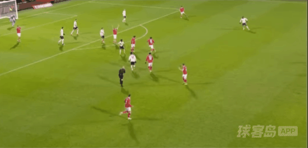 37'卡卡塞破门! 雷克斯汉姆 1- 0诺丁汉森林