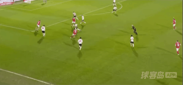 40'拉斯伯尼破门! 雷克斯汉姆 2- 0诺丁汉森林