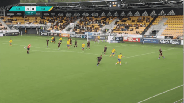 9'欧罗帕乌斯破门! 塞那乔其 0- 1赫尔火花