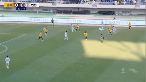 38'崔庆绿破门! 光州FC 1- 0仁川联队