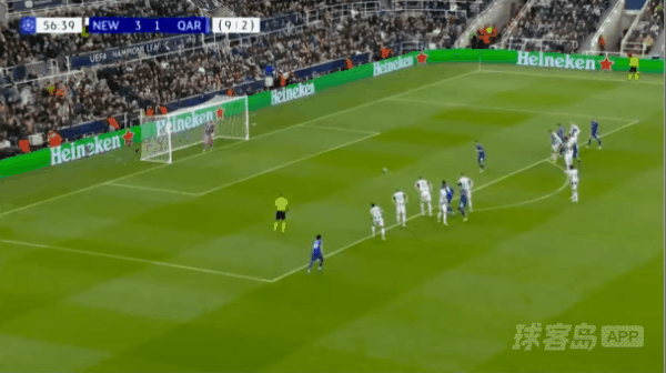 57'扬科维奇点球未进! 纽卡斯尔 3- 2卡拉巴克