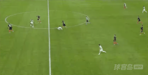 30'扎卡里亚森破门! 费伦茨瓦罗斯 1- 0卢多格德斯