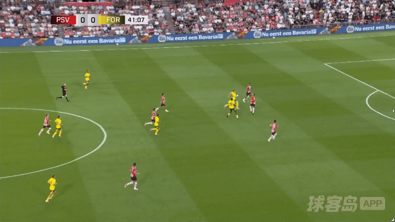 42'罗梅尼破门! 埃因霍温 0- 1福图纳