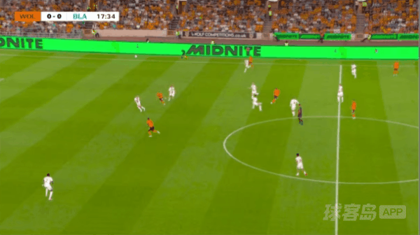18'穆内齐破门! 狼队 1- 0布莱克本
