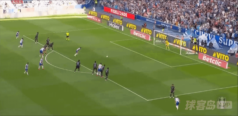 9'A席点球破门! 波尔图 1- 0艾华卡