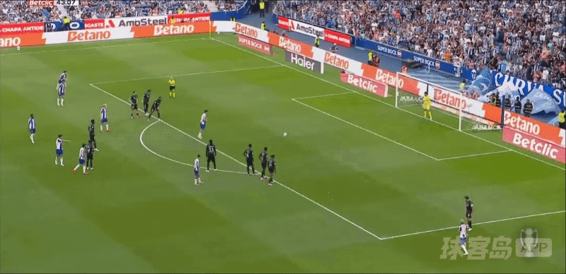 44'维加点球破门! 波尔图 2- 0艾华卡
