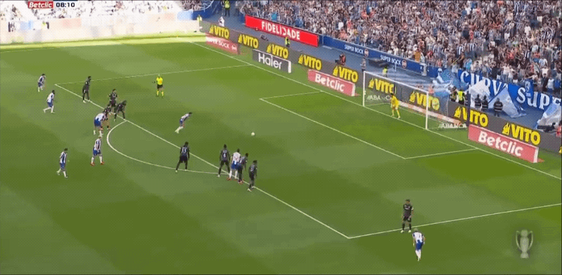 9'A席点球破门! 波尔图 1- 0艾华卡