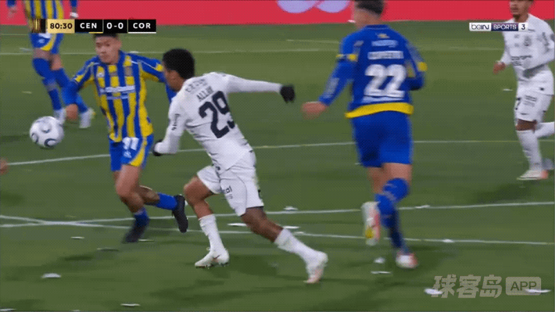 80'阿兰两黄变一红直接罚下! 罗萨里奥中央 0- 0科林蒂安
