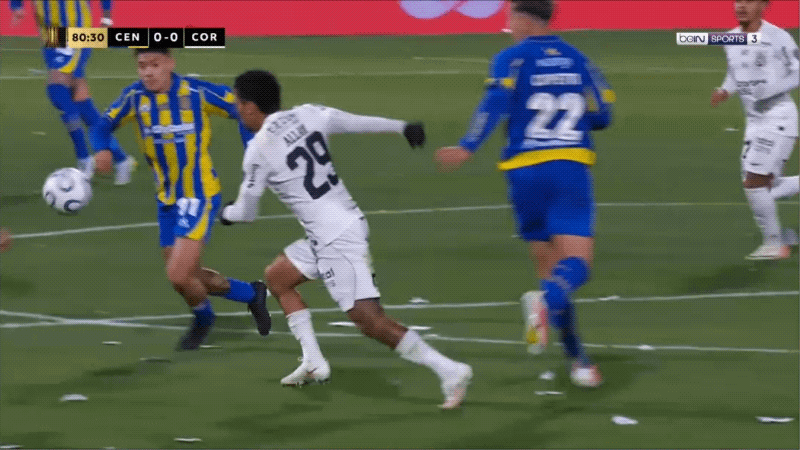 80'阿兰两黄变一红直接罚下! 罗萨里奥中央 0- 0科林蒂安