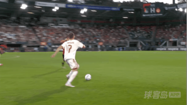 80'福图尼斯惨遭直红! 奈梅亨 1- 1奥林匹亚科斯