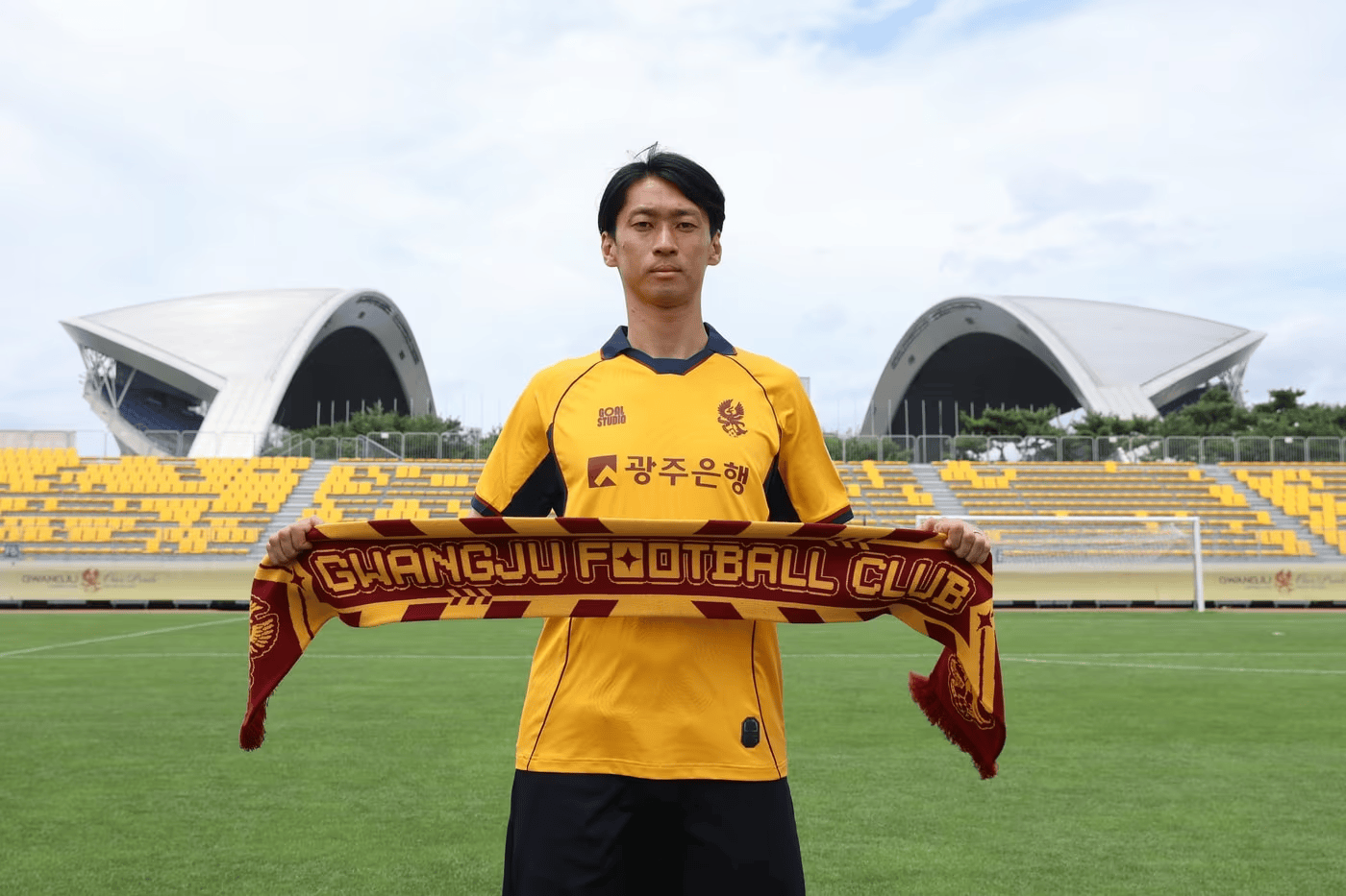 [流言板]官方：朝鲜中场李荣直加盟K1光州FC，曾代表朝鲜队出场22次