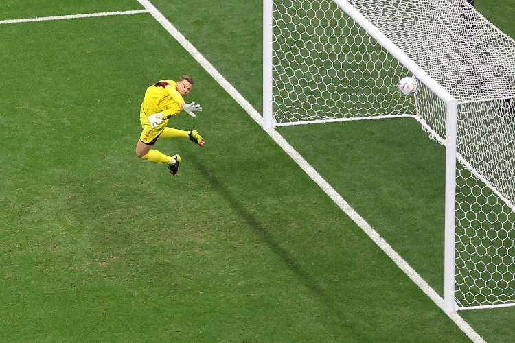 德国队2-1逆转希腊 诺伊尔表现引争议