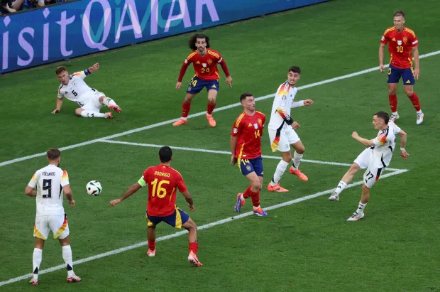 西班牙2-1德国 梅里诺最后一分钟轰碎德国