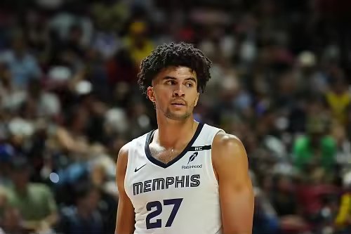 NBA季前赛反差明显布泽尔半场10分4板3助威尔逊仅1分3板