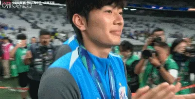 中超半场拉唐建功谢鹏飞贴地斩申花暂2比1玉昆