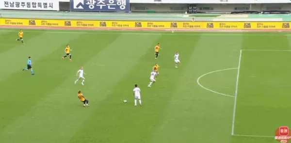 韩K联战报鲁亚独造四球光州FC4比3蔚山