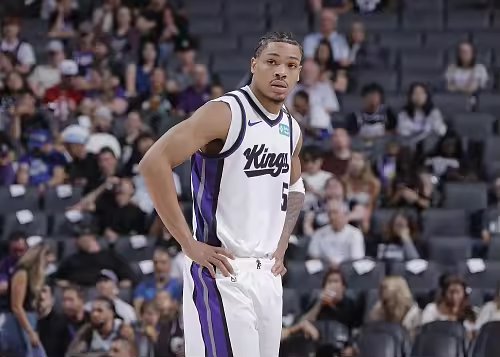 NBA季前赛阿卡夫半场16分5助7号秀三分5中3