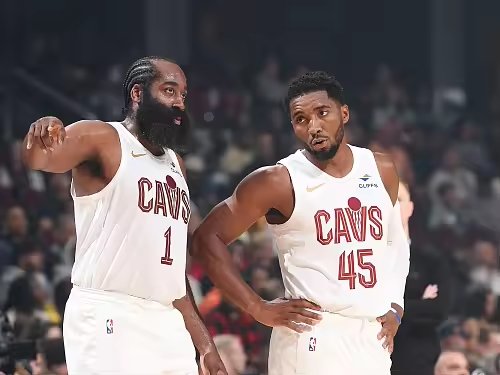 NBA季前赛哈登首秀半场8中6砍20分三分4中3