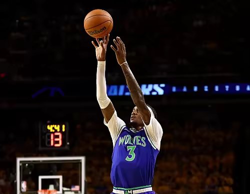 NBA季前赛麦丹爱德华兹半场合砍39分三分合计9中7