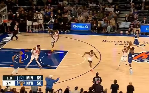 NBA季前赛爱德华兹半场超远压哨三分森林狼领先