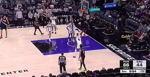 NBA季前赛亨德森冲击篮筐终结开拓者得分荒