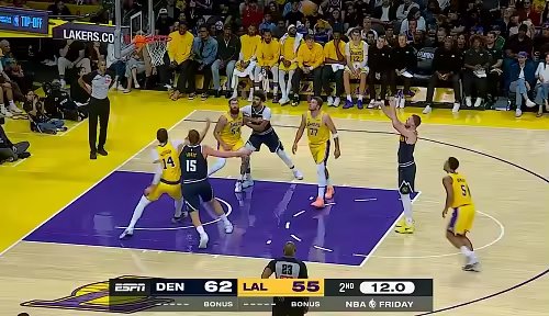 NBA季前赛布劳恩半场13分4篮板2抢断