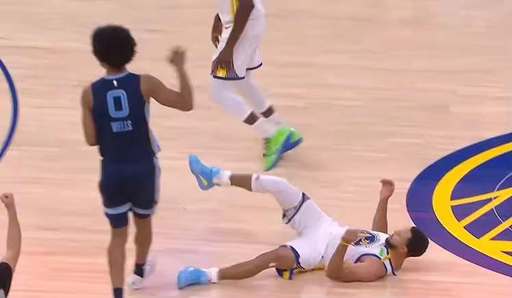 NBA常规赛库里造威尔斯三分犯规灰熊三人四犯